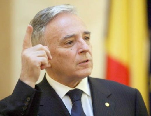 Mugur Isărescu, avansat în 2011 la gradul de colonel